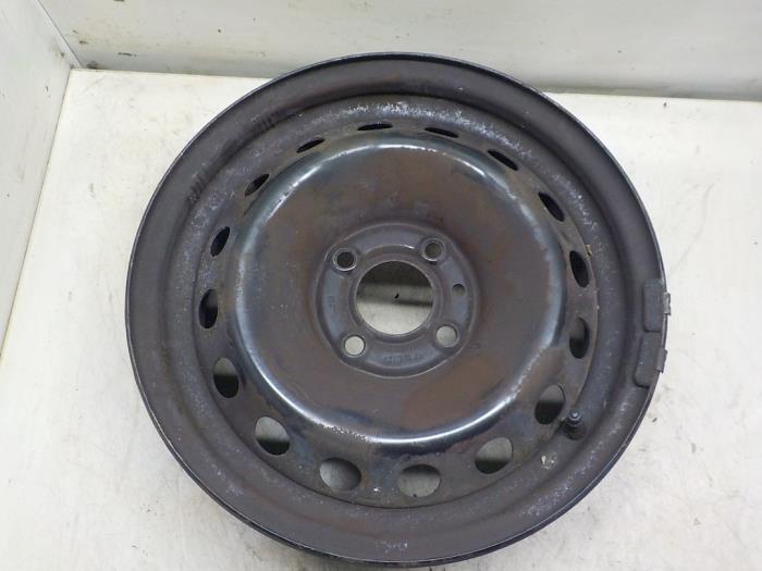 Hjul från en Renault Twingo II (CN) 1.2 16V 2013