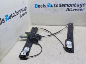 Gebruikte Ruitmechaniek 4Deurs rechts-voor Landrover Range Rover Evoque (LVJ/LVS) 2.2 SD4 16V 5-drs. Prijs € 100,00 Margeregeling aangeboden door Boels Autodemontage