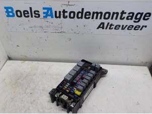 Używane Skrzynka bezpieczników Kia Sorento I (JC) 2.5 CRDi 16V Cena € 35,00 Procedura marży oferowane przez Boels Autodemontage