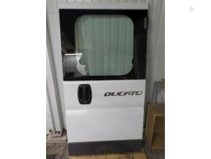 Begagnade Bakdörr, 4-dörrars, höger Fiat Ducato (250) 2.3 D 120 Multijet Pris € 125,00 Marginaltabell erbjuds av Boels Autodemontage