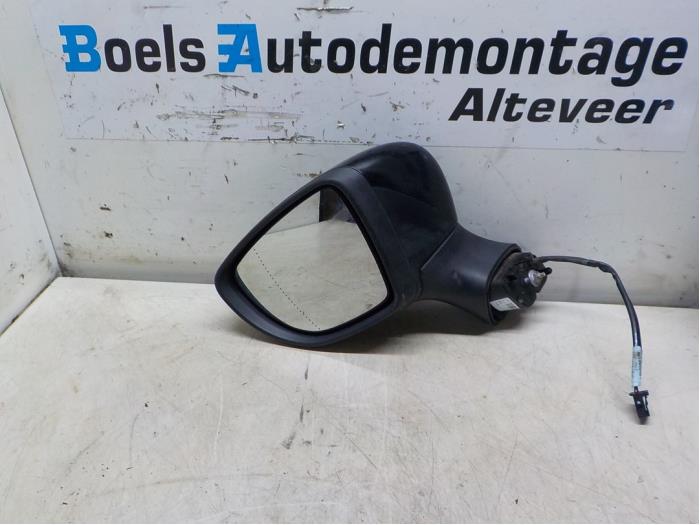 Buitenspiegel links van een Renault Clio IV (5R) 0.9 Energy TCE 90 12V 2013