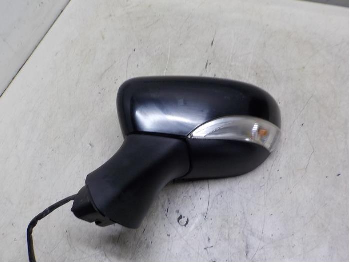 Buitenspiegel links van een Renault Clio IV (5R) 0.9 Energy TCE 90 12V 2013