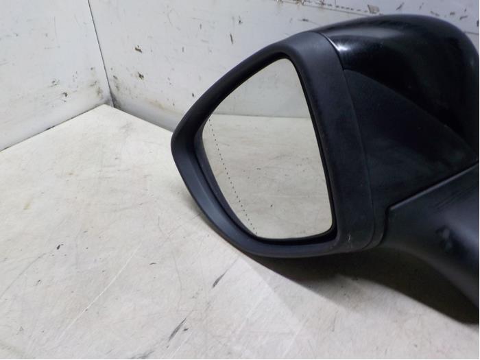 Buitenspiegel links van een Renault Clio IV (5R) 0.9 Energy TCE 90 12V 2013