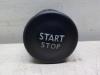 Start/Stop schakelaar van een Renault Clio IV (5R) 0.9 Energy TCE 90 12V 2013