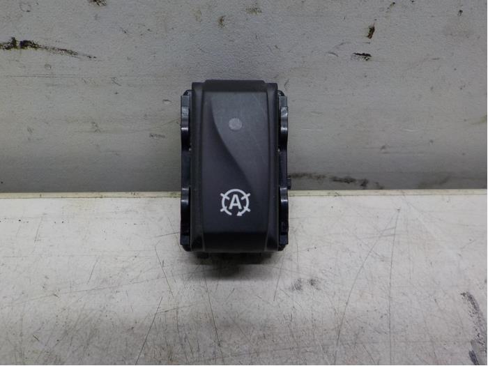 ASR-brytare från en Renault Clio IV (5R) 0.9 Energy TCE 90 12V 2013