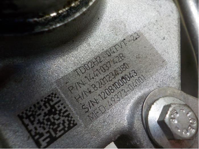 Turbo van een Renault Clio IV (5R) 0.9 Energy TCE 90 12V 2013