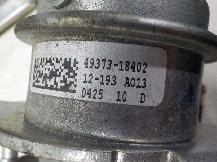 Turbo van een Renault Clio IV (5R) 0.9 Energy TCE 90 12V 2013