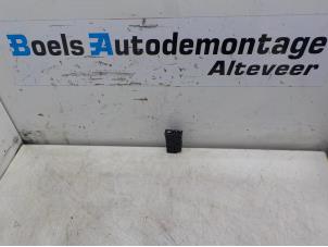 Gebruikte Stoelverwarmings Schakelaar BMW 7 serie (E38) 728iA,iA Executive 24V Prijs € 25,00 Margeregeling aangeboden door Boels Autodemontage