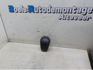 Gebruikte Stoelverwarmings Schakelaar Renault Avantime (DE0) 3.0 V6 24V Prijs € 15,00 Margeregeling aangeboden door Boels Autodemontage