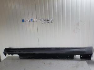 Gebruikte Zijskirt rechts Mini Mini (R56) 1.4 16V One Prijs € 40,00 Margeregeling aangeboden door Boels Autodemontage