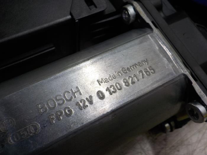 Fönstermekanism, 4-dörrars, vänster fram från en Seat Exeo ST (3R5) 1.8 TSI 16V 2012