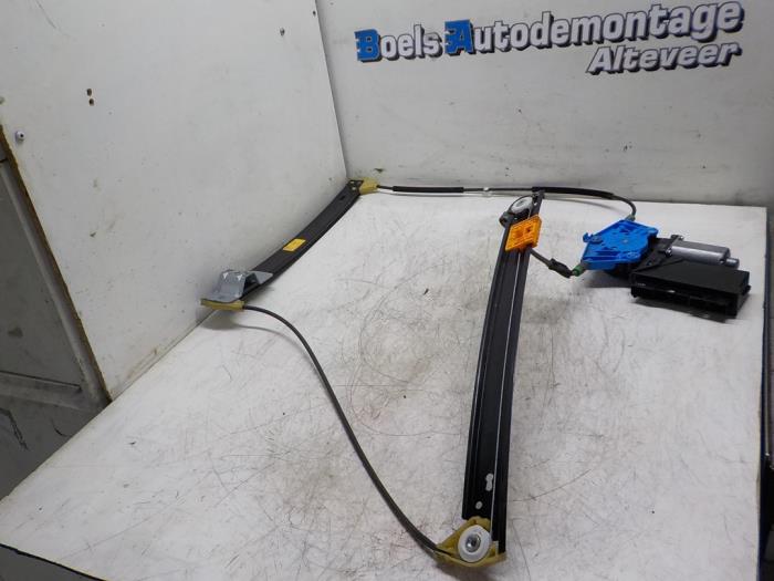 Fönstermekanism, 4-dörrars, vänster fram från en Seat Exeo ST (3R5) 1.8 TSI 16V 2012