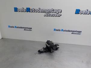 Używane Pas bezpieczenstwa srodkowy tyl Nissan Qashqai (J10) 2.0 16V Cena € 50,00 Procedura marży oferowane przez Boels Autodemontage