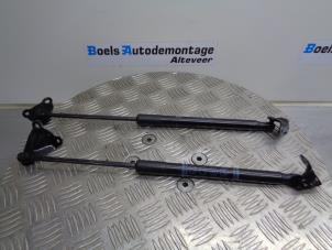 Gebruikte Set Gasdempers Achterklep Toyota Yaris IV (P21/PA1/PH1) 1.5 12V Hybrid Prijs € 50,00 Margeregeling aangeboden door Boels Autodemontage