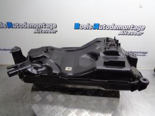 Begagnade AdBlue-tank Volkswagen Golf VIII (CD1) 2.0 TDI BlueMotion 16V Pris € 200,00 Marginaltabell erbjuds av Boels Autodemontage