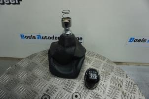 Używane Pokrywa dzwigni zmiany biegów Ford Transit 2.2 TDCi 16V Cena € 25,00 Procedura marży oferowane przez Boels Autodemontage