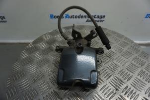 Gebruikte Remklauw (Tang) rechts-achter Opel Insignia Mk.I 2.8 VXR V6 Turbo Ecotec 24V 4x4 Prijs € 75,00 Margeregeling aangeboden door Boels Autodemontage