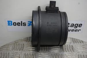 Gebruikte Luchtmassameter Opel Insignia Mk.I 2.8 VXR V6 Turbo Ecotec 24V 4x4 Prijs € 40,00 Margeregeling aangeboden door Boels Autodemontage