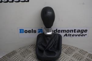 Gebruikte Versnellingspookhoes Kia Rio III (UB) 1.1 CRDi VGT 12V Prijs € 35,00 Margeregeling aangeboden door Boels Autodemontage