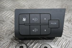 Begagnade Höjdkontrollbrytare Fiat Ducato (250) 2.3 D 120 Multijet Pris € 25,00 Marginaltabell erbjuds av Boels Autodemontage