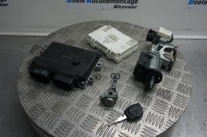 Begagnade Tändningslås + dator Suzuki Swift (ZA/ZC/ZD1/2/3/9) 1.3 VVT 16V Pris € 100,00 Marginaltabell erbjuds av Boels Autodemontage