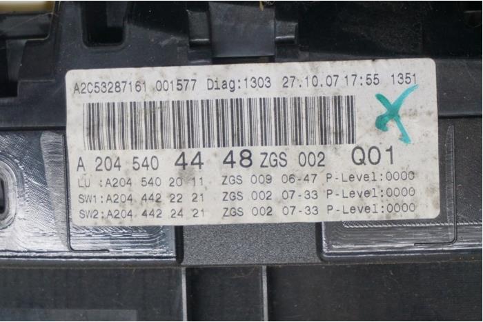 Vägmätare KM från en Mercedes-Benz C (W204) 2.2 C-220 CDI 16V 2008