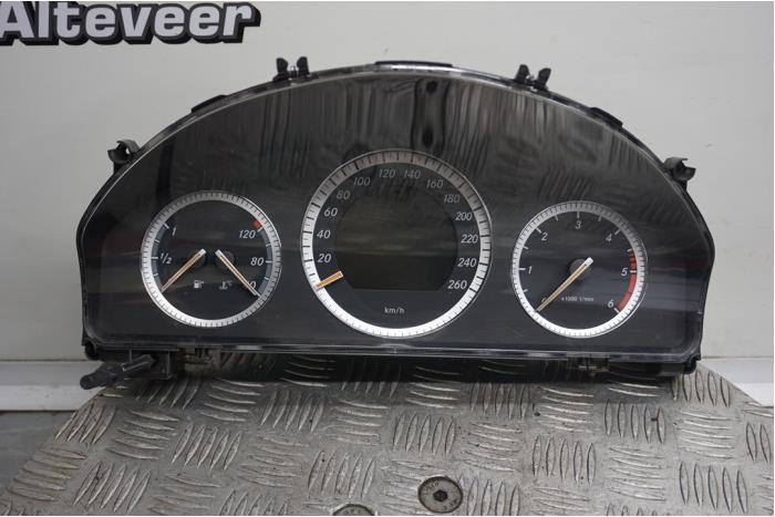 Vägmätare KM från en Mercedes-Benz C (W204) 2.2 C-220 CDI 16V 2008