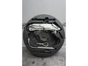 Begagnade Domkraftsset Audi A4 Avant (B7) 1.8 T 20V Pris € 25,00 Marginaltabell erbjuds av Boels Autodemontage