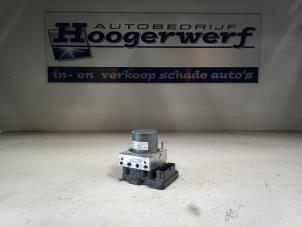 Używane Pompa ABS Peugeot Partner (GC/GF/GG/GJ/GK) 1.6 BlueHDI 75 Cena € 200,00 Procedura marży oferowane przez Autobedrijf Hoogerwerf