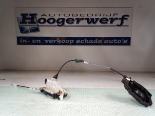 Gebruikte Deurslot Mechaniek 4Deurs links-voor Daihatsu Cuore (L251/271/276) 1.0 12V DVVT Prijs € 30,00 Margeregeling aangeboden door Autobedrijf Hoogerwerf