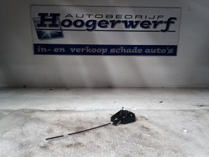 Gebruikte Motor Tankklepvergrendeling BMW Mini One/Cooper (R50) 1.6 16V One Prijs € 10,00 Margeregeling aangeboden door Autobedrijf Hoogerwerf