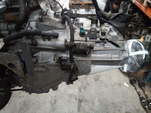 Begagnade Växellåda Renault Express Pris € 700,00 Marginaltabell erbjuds av Autobedrijf Hoogerwerf