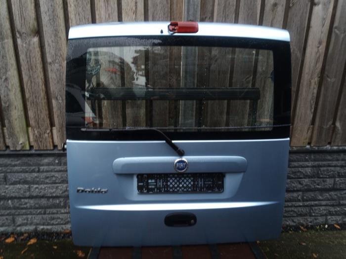 Baklucka från en Fiat Doblo (223A/119) 1.4 2007