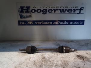 Begagnade Drivaxel, vänster fram Ford Ka I 1.3i Pris € 35,00 Marginaltabell erbjuds av Autobedrijf Hoogerwerf