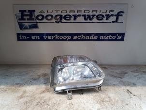 Begagnade Strålkastare, höger Opel Agila (A) 1.2 16V Twin Port Pris € 30,00 Marginaltabell erbjuds av Autobedrijf Hoogerwerf