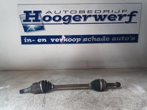 Gebruikte Aandrijfas links-voor Toyota iQ 1.0 12V VVT-i Prijs € 35,00 Margeregeling aangeboden door Autobedrijf Hoogerwerf