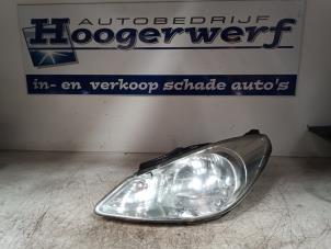 Begagnade Strålkastare, vänster Hyundai i10 (F5) 1.1i 12V Pris € 35,00 Marginaltabell erbjuds av Autobedrijf Hoogerwerf