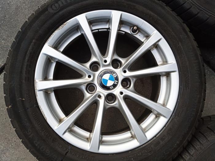 Zestaw felg sportowych + opony zimowe z BMW 3 serie Touring (E46/3) 316i 16V 2003