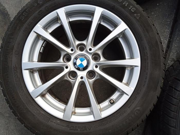 Zestaw felg sportowych + opony zimowe z BMW 3 serie Touring (E46/3) 316i 16V 2003