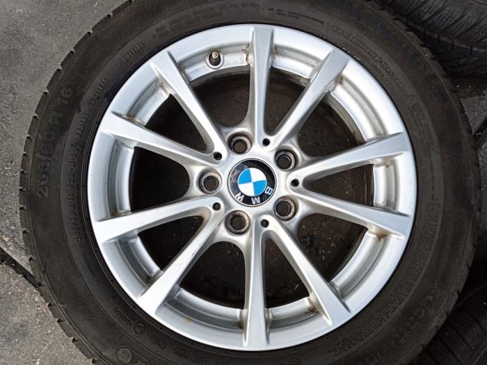 Zestaw felg sportowych + opony zimowe z BMW 3 serie Touring (E46/3) 316i 16V 2003