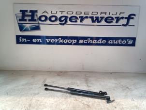 Gebruikte Set Gasdempers Achterklep Toyota Yaris IV (P21/PA1/PH1) 1.5 12V Hybrid 115 Prijs € 40,00 Margeregeling aangeboden door Autobedrijf Hoogerwerf