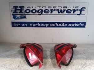 Begagnade Set med baklyktor, vänster + höger Mercedes A (W169) 1.5 A-150 5-Drs. Pris € 60,00 Marginaltabell erbjuds av Autobedrijf Hoogerwerf