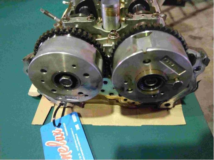 Cilinderkop van een Suzuki Swift (ZA/ZC/ZD) 1.2 16V 2012