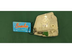 Gebruikte Deurslot Mechaniek 2Deurs links Mazda 2 (DE) 1.3 16V S-VT Prijs op aanvraag aangeboden door Benelux Zwijndrecht B.V.