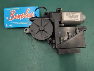 Begagnade Motor, dörrfönster Volkswagen Polo IV (9N1/2/3) 1.4 16V Pris på förfrågan erbjuds av Benelux Zwijndrecht B.V.