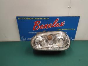Gebruikte Koplamp links Volkswagen Golf IV (1J1) 1.6 16V Prijs op aanvraag aangeboden door Benelux Zwijndrecht B.V.