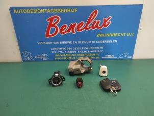 Begagnade Cylinderlåsuppsättning (komplett) Citroen C1 1.0 Vti 68 12V Pris på förfrågan erbjuds av Benelux Zwijndrecht B.V.