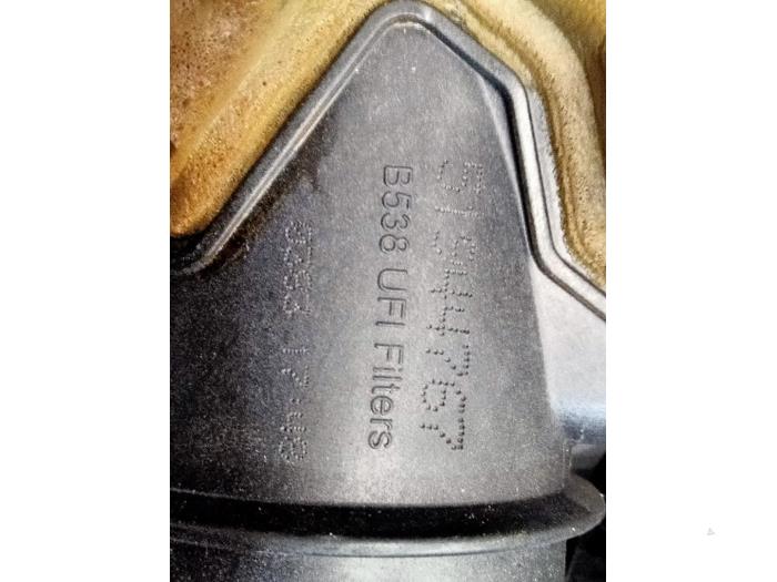 Luchtfilterhuis van een Fiat 500 (312) 0.9 TwinAir 85 2013