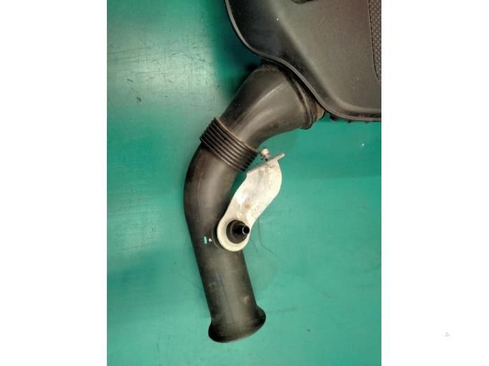 Luchtfilterhuis van een Fiat 500 (312) 0.9 TwinAir 85 2013