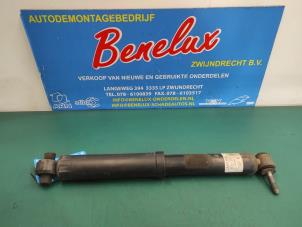 Gebruikte Gasveer rechts-achter Nissan Qashqai (J11) 1.2 DIG-T 16V Prijs op aanvraag aangeboden door Benelux Zwijndrecht B.V.